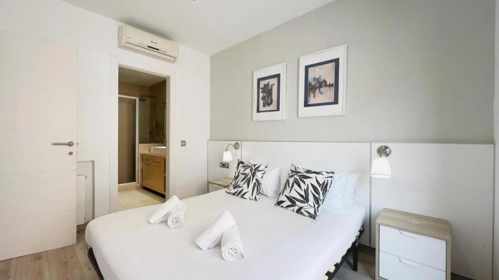 Penthouse With Amazing Terrace, 9P 3Bd Apartment Barcelona