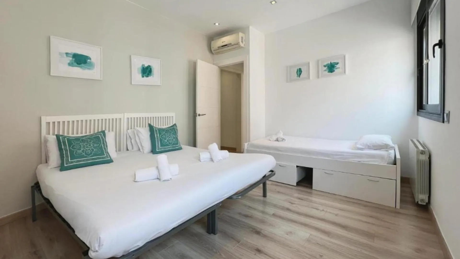 Penthouse With Amazing Terrace, 9P 3Bd Apartment Barcelona
