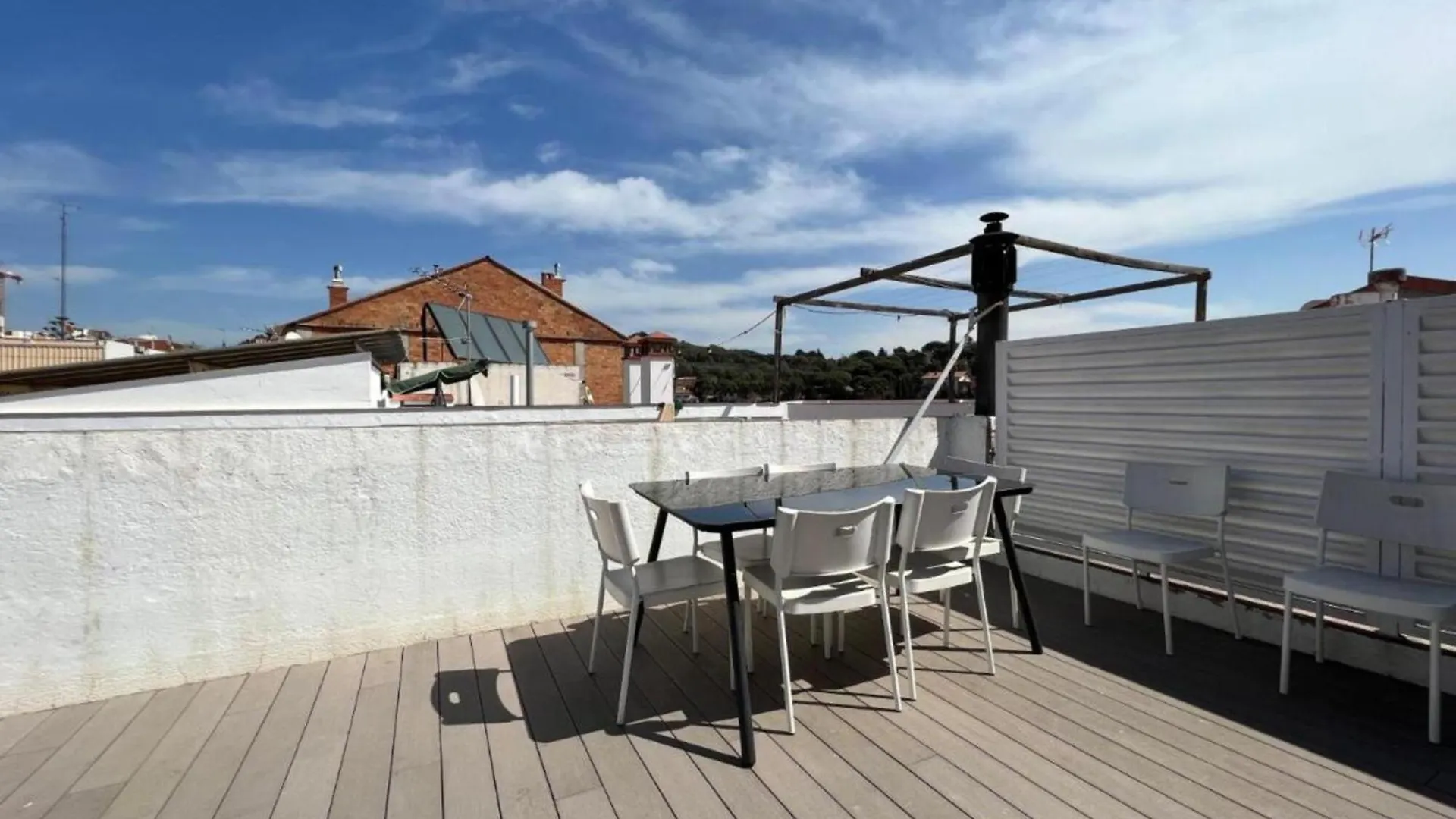 Penthouse With Amazing Terrace, 9P 3Bd location