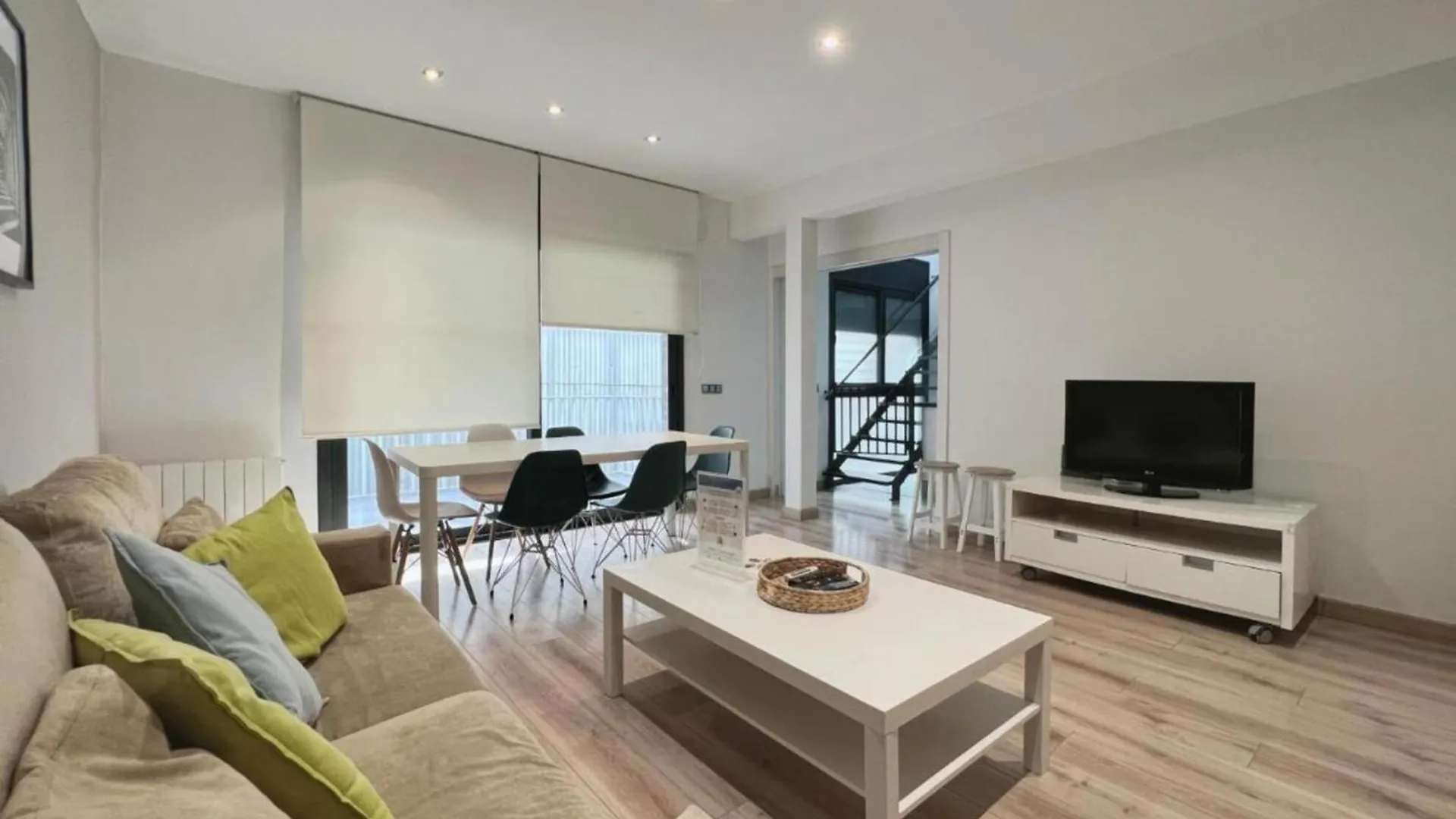 Penthouse With Amazing Terrace, 9P 3Bd Apartment Barcelona