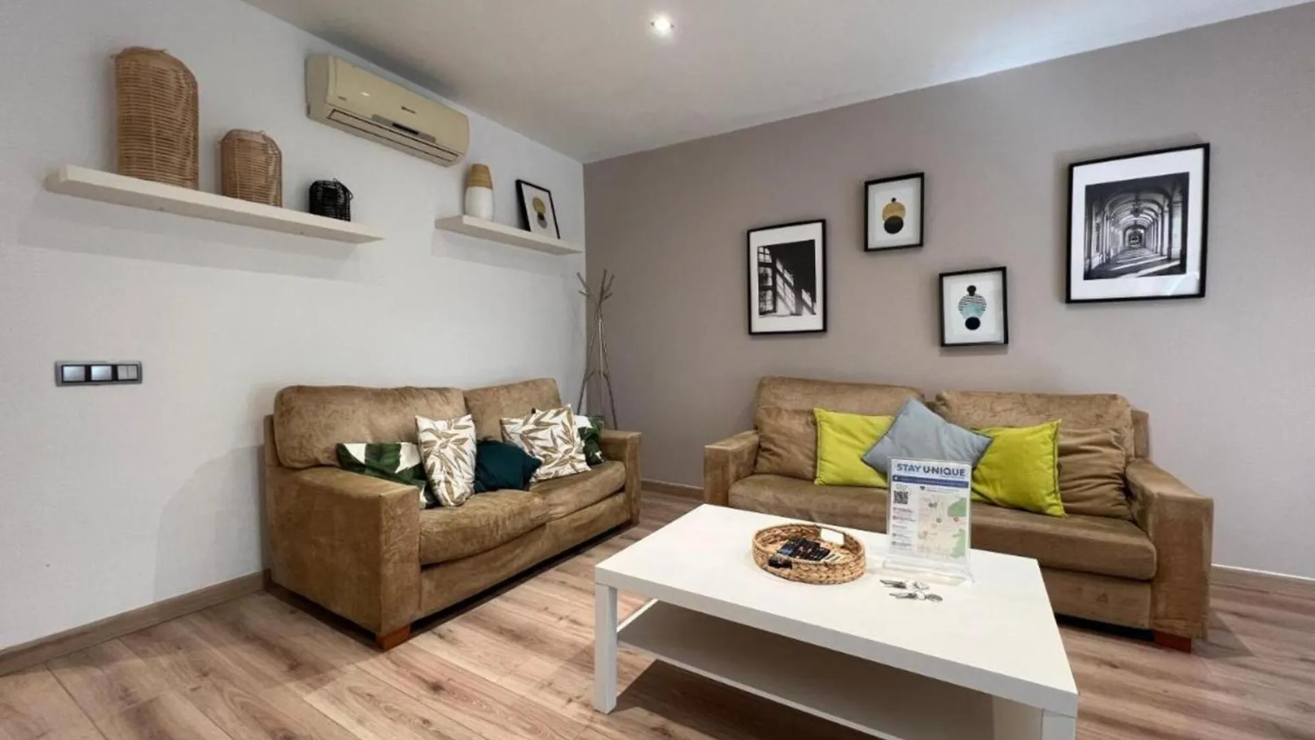 Penthouse With Amazing Terrace, 9P 3Bd Apartment Barcelona